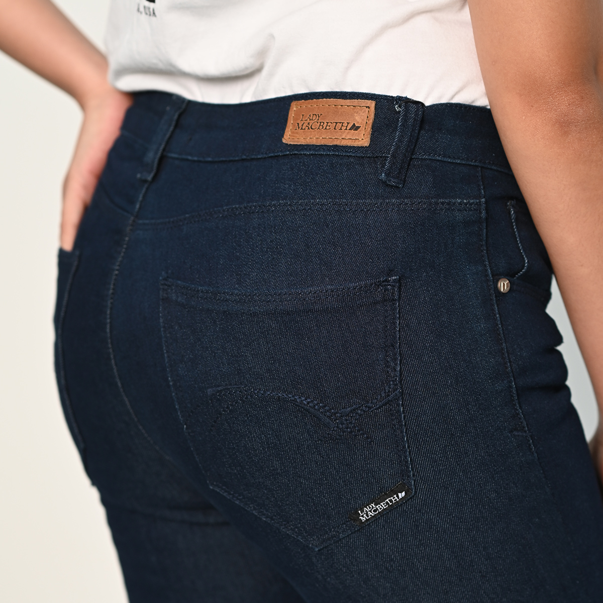 Picture of Garment wash - 1 Process High Waist Regular Skinny